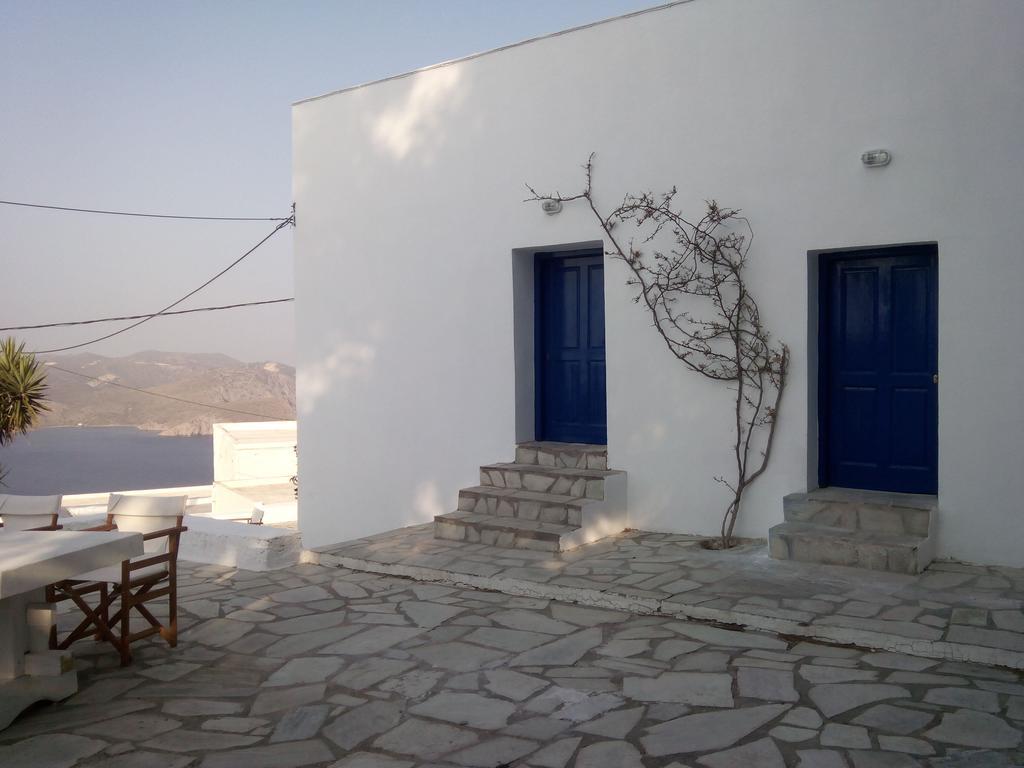 Piazza Castello Plaka (Milos)