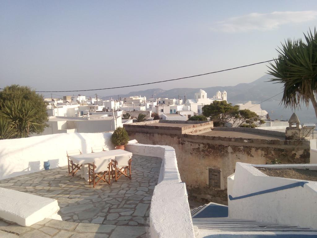 Piazza Castello Konukevi Plaka (Milos)