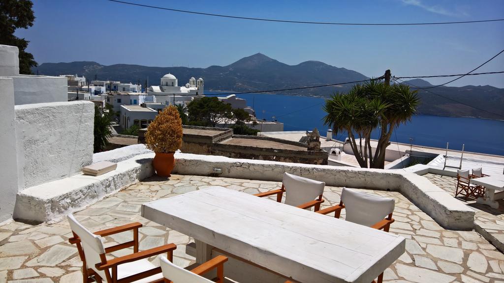 Piazza Castello Plaka (Milos)